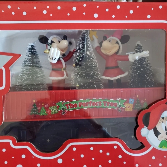 Disney's mickey mouse Christmas train - Picture 3 of 8